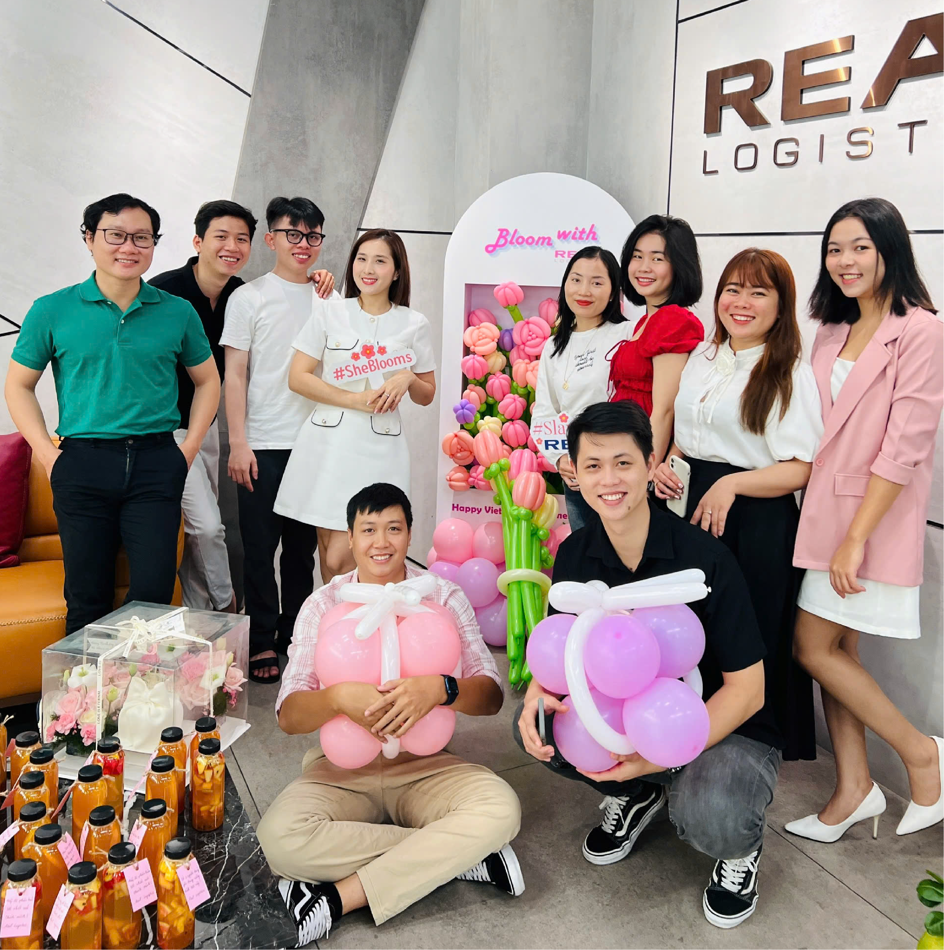 Sales-team-Real-Logistics-Vietnamese-womens-day.webp